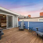 Stylish 4 Bedroom Loft Home, North Shore, City Skyline View Close To Nhl, Nfl