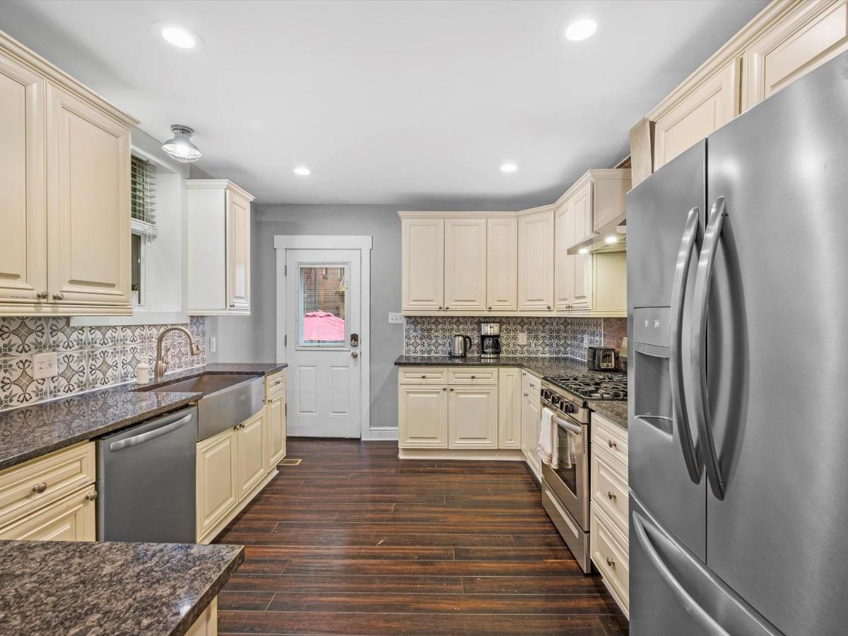 Casa de férias Stylish 4 Bedroom Loft Home, North Shore, Skyline View Close To Nhl, Nfl *