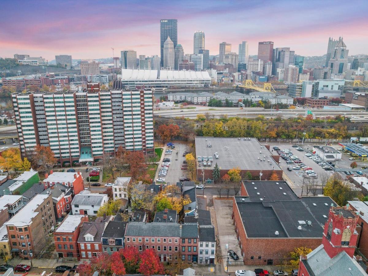 Stylish 4 Bedroom Loft Home, North Shore, Skyline View Close To Nhl, Nfl Casa de férias *